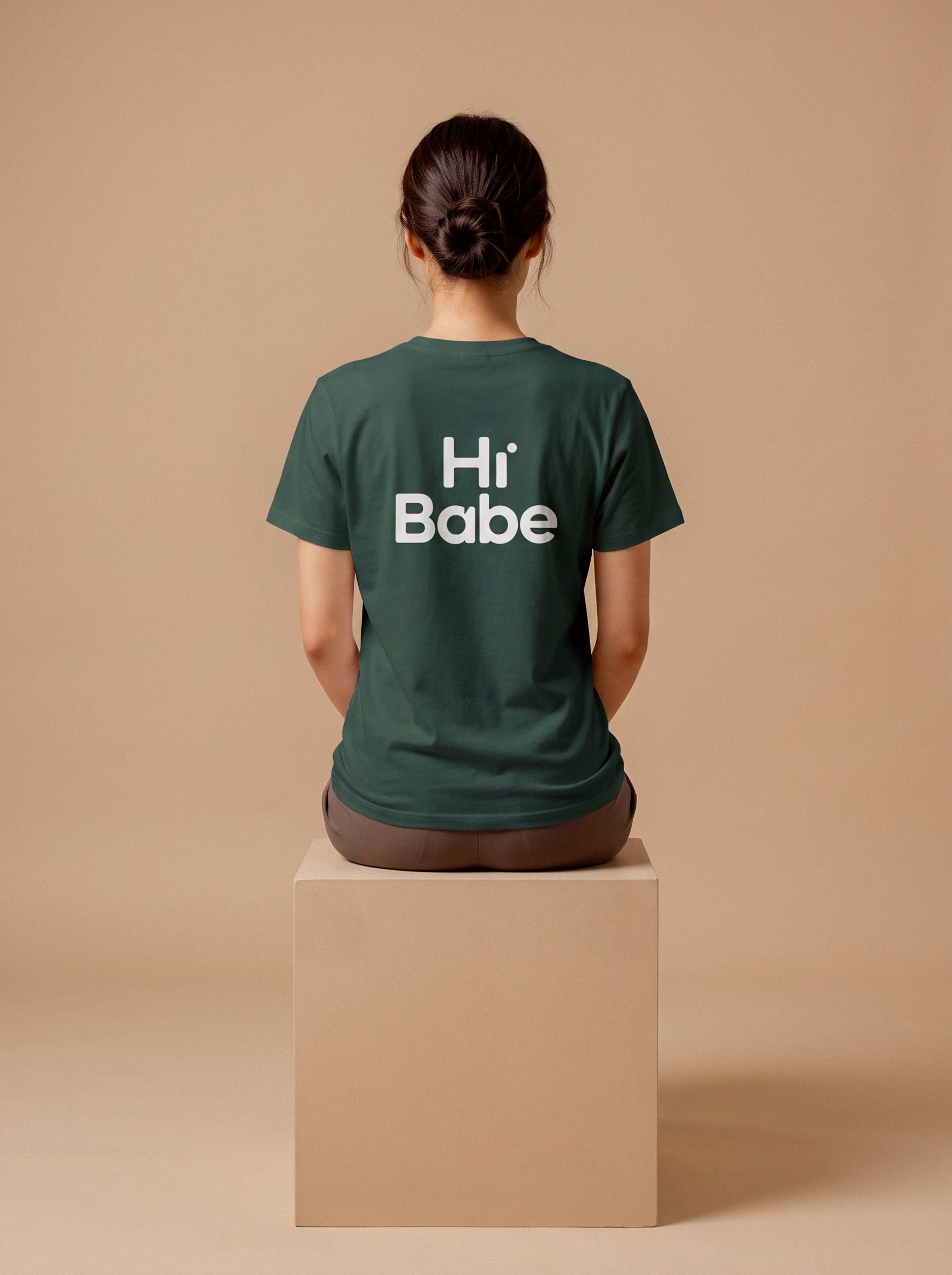 Aurulu Hi Babe organic cotton T-shirt with printed design, sustainable everyday shirt in soft, breathable fabric.