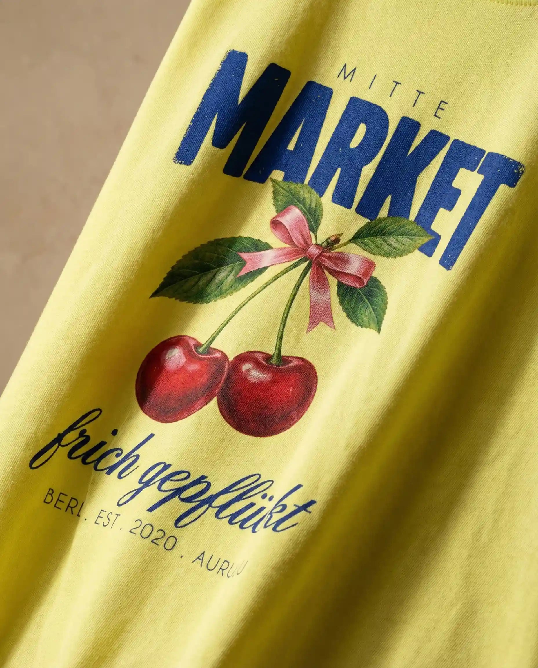 Aurulu Mitte Market women's oversized print tee featuring a colorful graphic design on soft fabric.